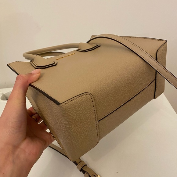 MICHEAL KORS HANDBAG - Picture 3 of 7